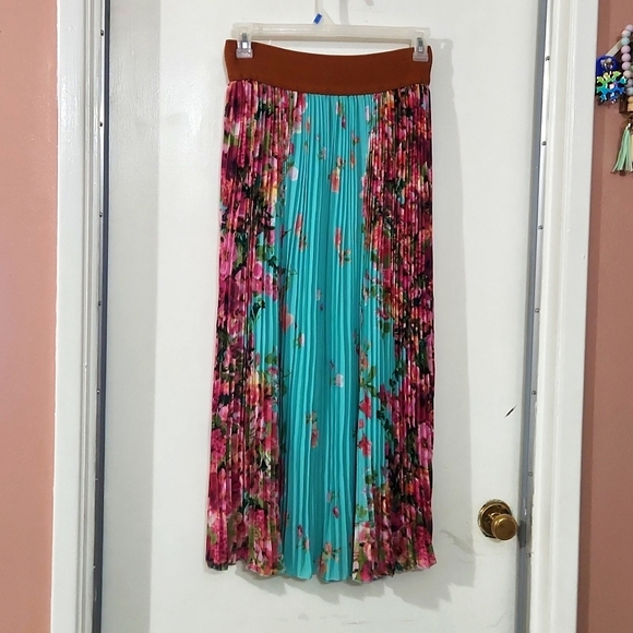 Mint Green Floral Sheer Belted Skirt - Picture 2 of 8